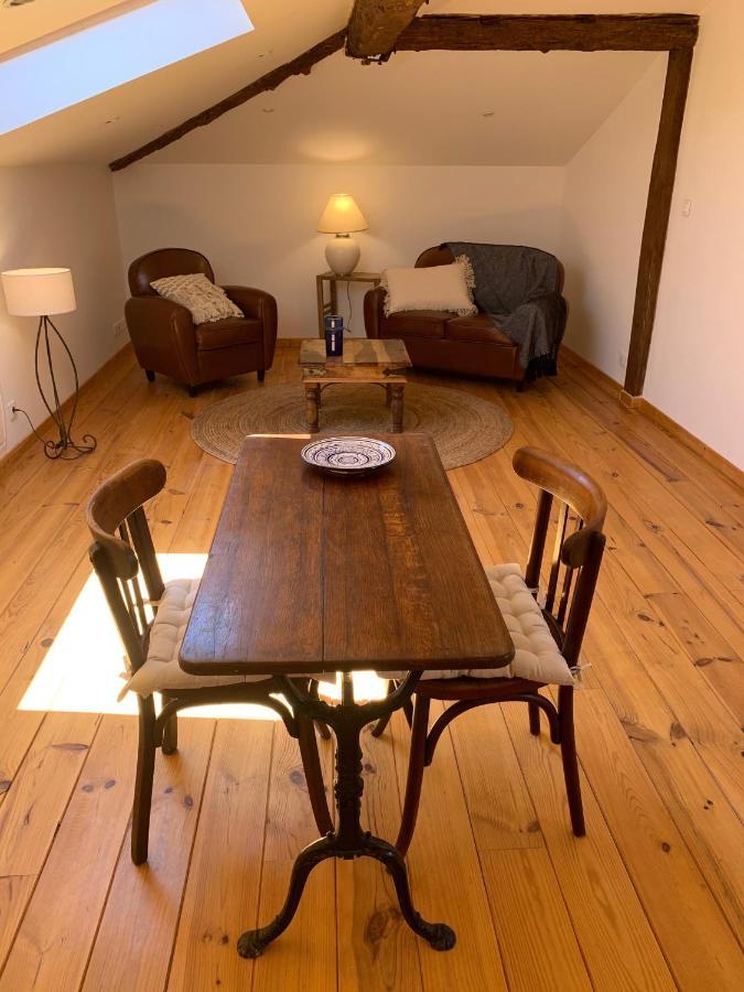 La Vue Sur Le Clocher Auriac-sur-Vendinelle ภายนอก รูปภาพ